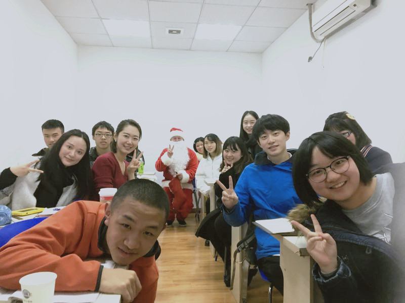 圣誕節(jié)：史上最形象圣誕老人降臨法亞！